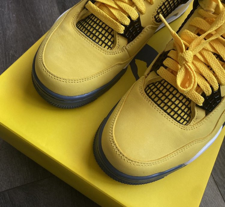 Air Jordan 4 Retro Lightning Shoes Size 9 5