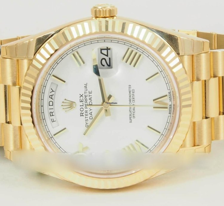 Rolex Day-date 40 40mm White Roman Dial 18k Yellow Gold President