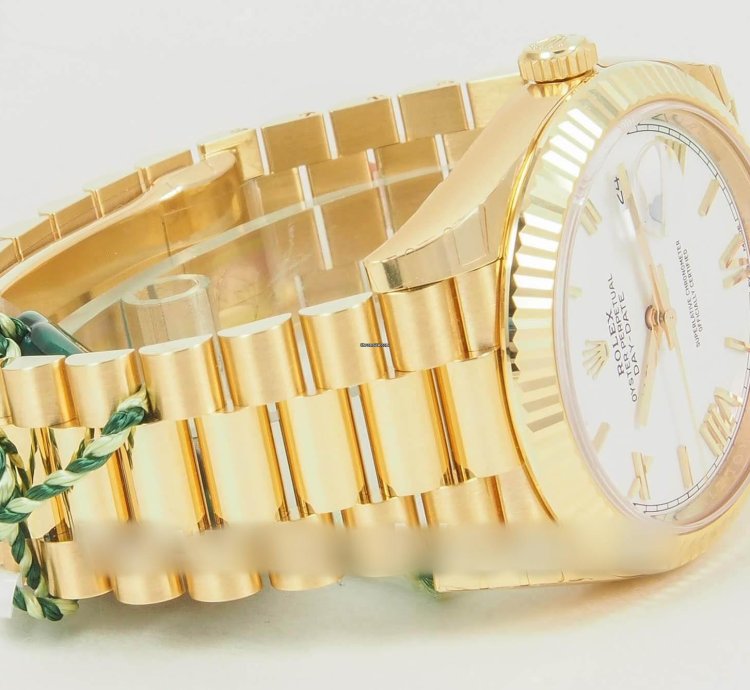 Rolex Day-date 40 40mm White Roman Dial 18k Yellow Gold President