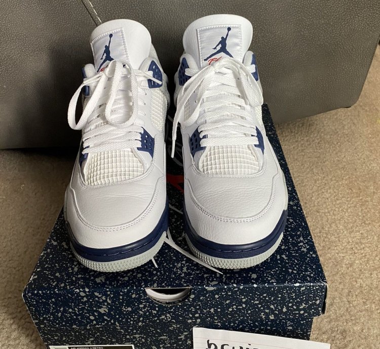 Air Jordan 4 Retro Midnight Navy