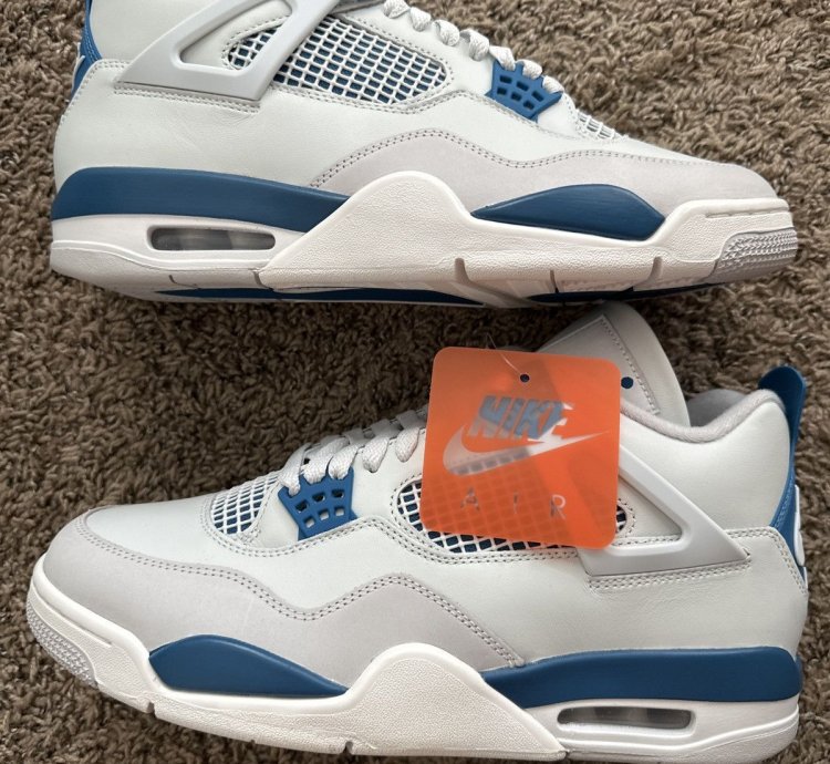 Air Jordan 4 Retro Military Blue