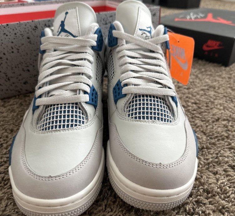 Air Jordan 4 Retro Military Blue