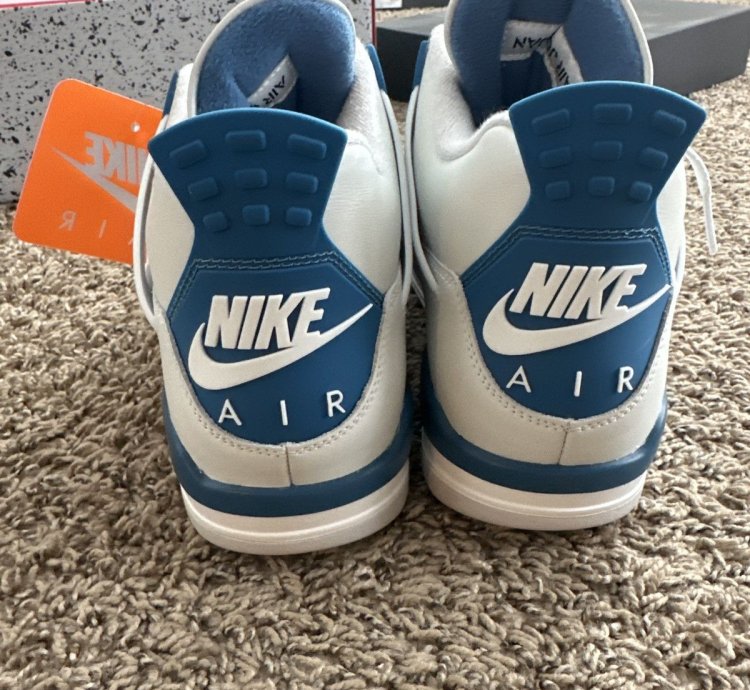 Air Jordan 4 Retro Military Blue