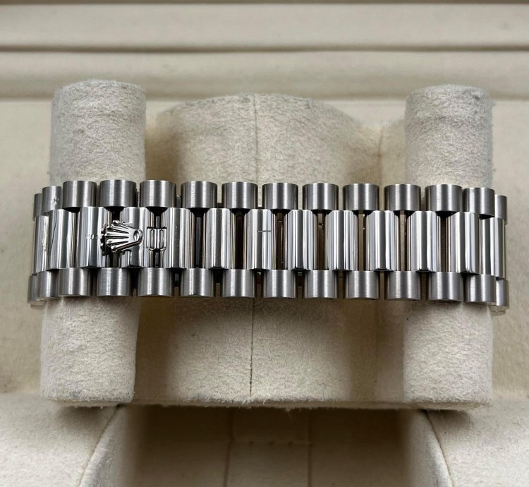Rolex Day-date 40 40mm White Roman Dial White Gold Bracelet 228349rbr Unworn 2022