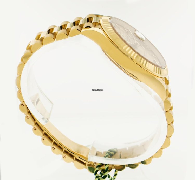 Rolex Day-date 40 40mm Yellow Gold Champagne Roman Dial Fluted Bezel 228238