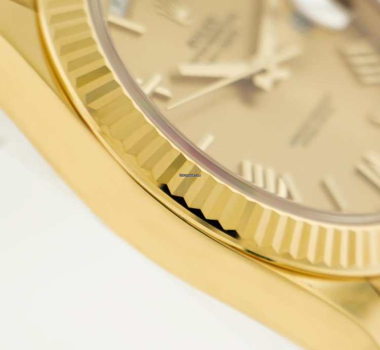 Rolex Day-date 40 40mm Yellow Gold Champagne Roman Dial Fluted Bezel 228238
