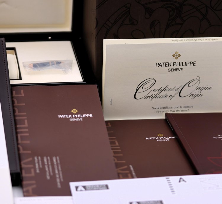 Patek Philippe Nautilus 5712r-001 Geneva Seal Full Set 2009