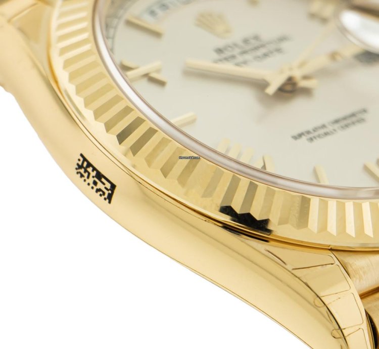 Rolex Day-date 40 40mm Yellow Gold Ivory Roman Dial Fluted Bezel 228238