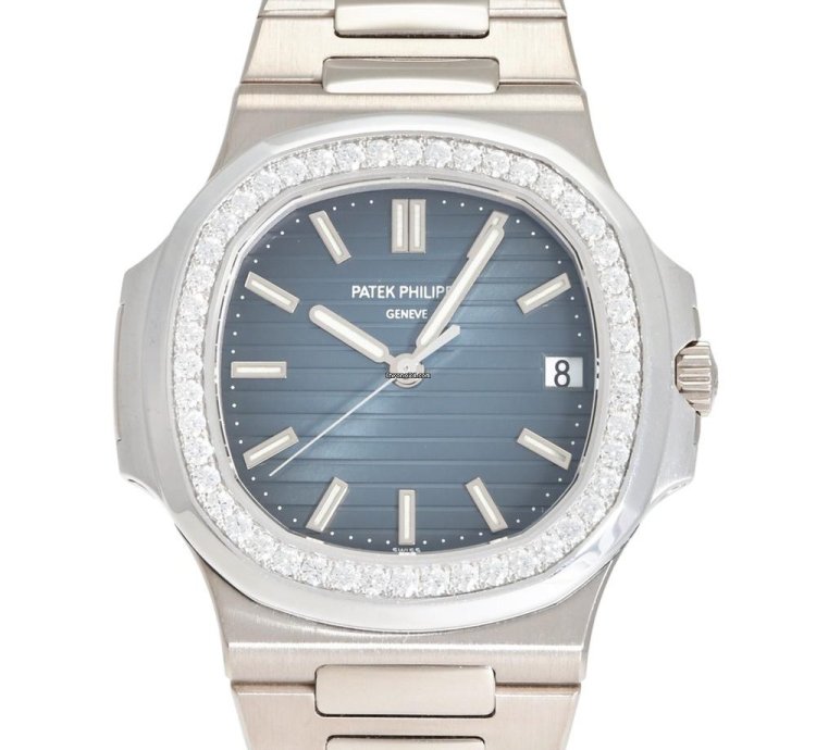 Patek Philippe Nautilus 5713 1g-001 Automatic White Gold Good