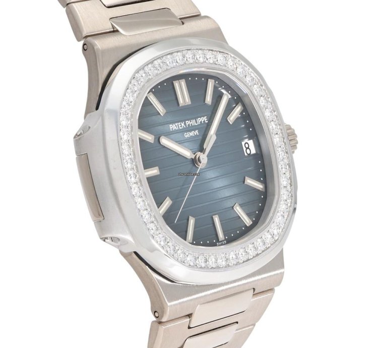 Patek Philippe Nautilus 5713 1g-001 Automatic White Gold Good