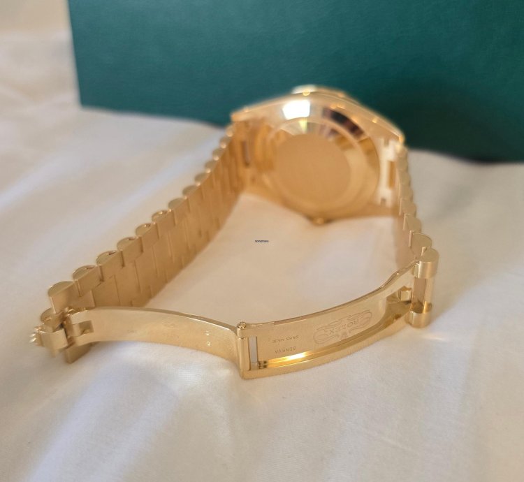 Rolex Day-date 40 40mm Yellow Gold Rolex Factory Diamond Dial