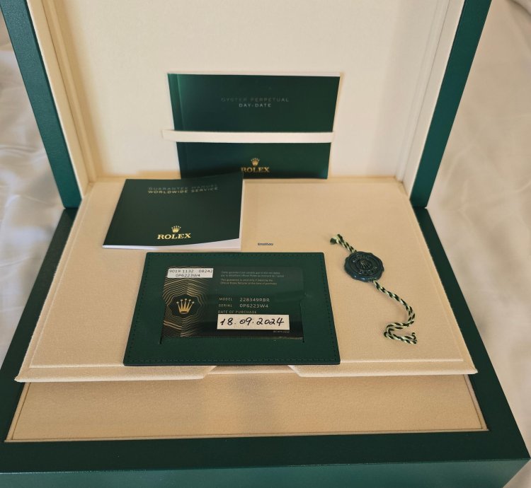 Rolex Day-date 40 40mm Yellow Gold Rolex Factory Diamond Dial