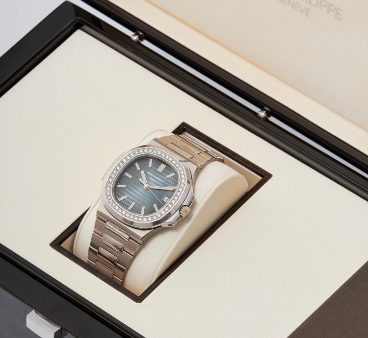 Patek Philippe Nautilus 5713 1g-010