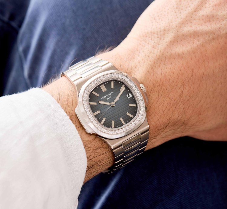 Patek Philippe Nautilus 5713 1g-010