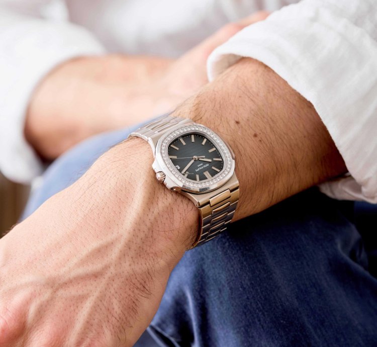 Patek Philippe Nautilus 5713 1g-010