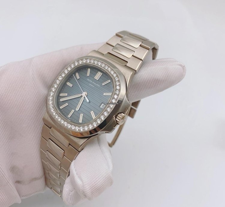 Patek Philippe Nautilus 5713 1g-010