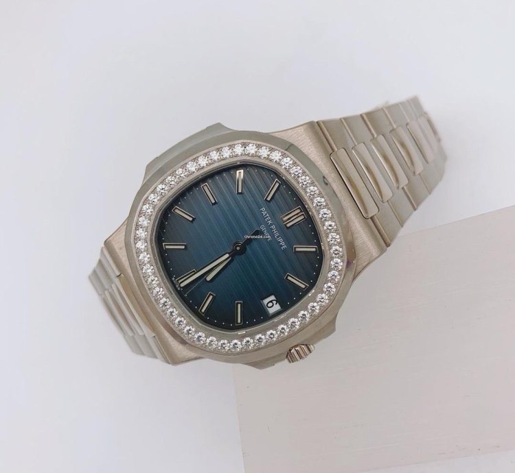 Patek Philippe Nautilus 5713 1g-010