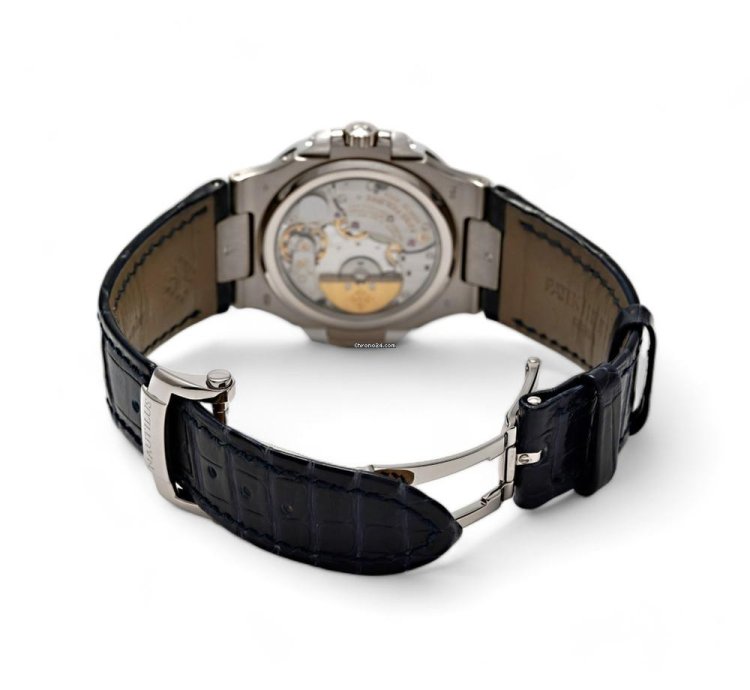 Patek Philippe Nautilus 5722g-001 Automatic White Gold Good