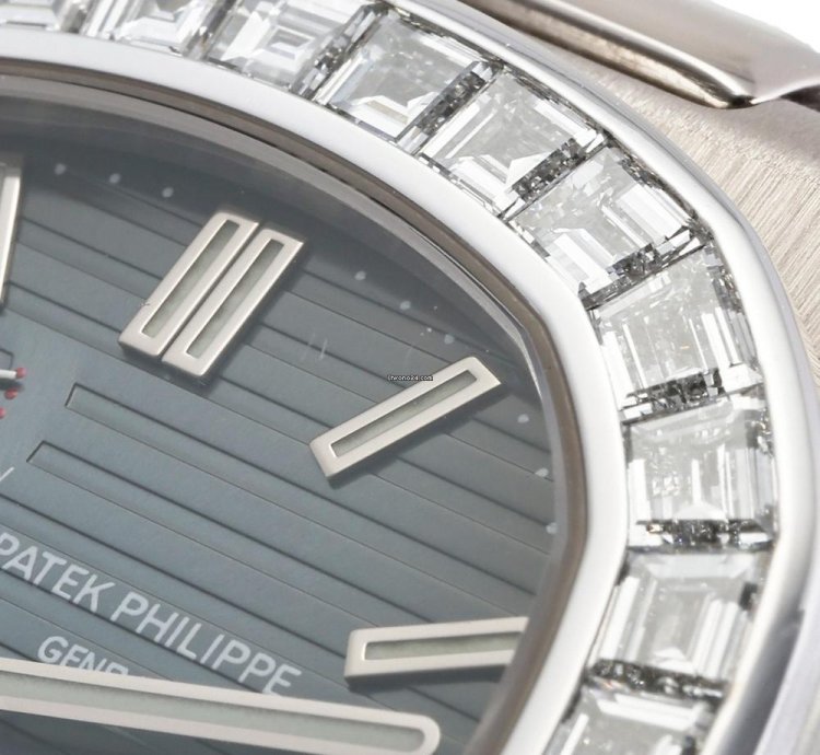 Patek Philippe Nautilus 5722g-001 Automatic White Gold Good