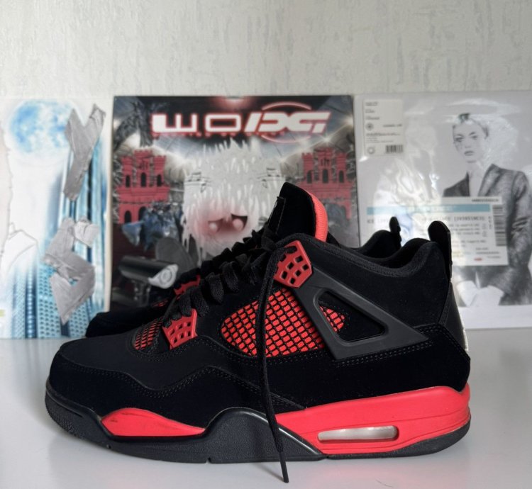Air Jordan 4 Retro Red Thunder Sneakers Nike 11 Size