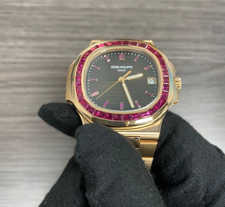 Patek Philippe Nautilus 5723 112r Ruby Rose Gold Nautilus