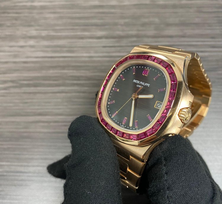 Patek Philippe Nautilus 5723 112r Ruby Rose Gold Nautilus