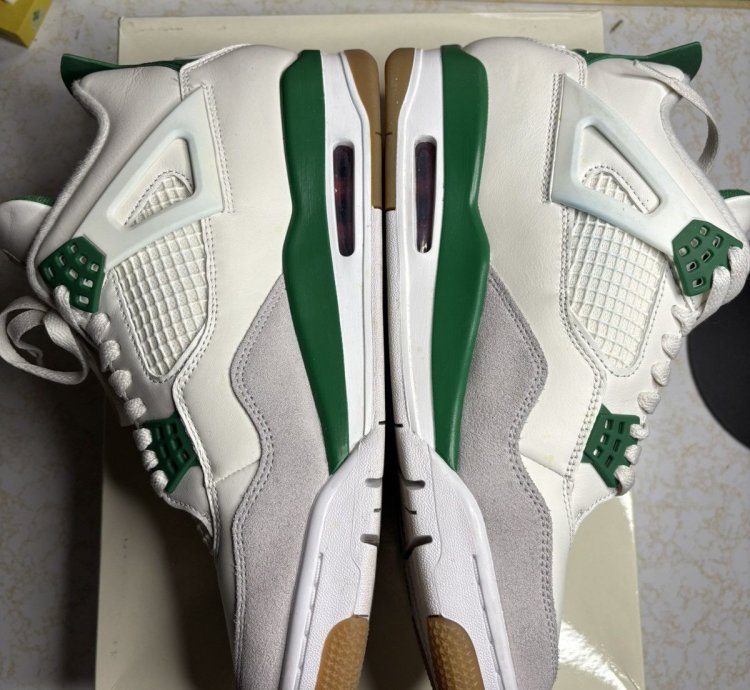 Air Jordan 4 Retro Sb