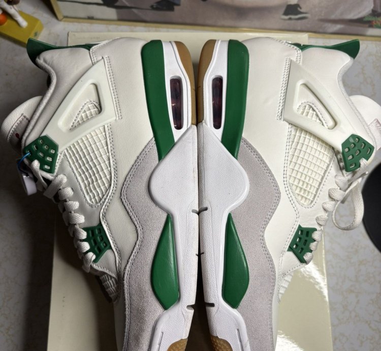 Air Jordan 4 Retro Sb
