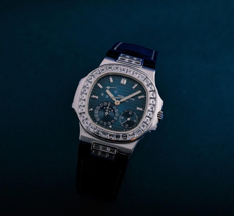 Patek Philippe Nautilus 5724g-001 Automatic White Gold Good