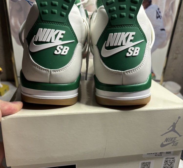 Air Jordan 4 Retro Sb