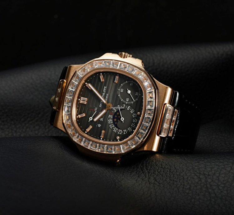 Patek Philippe Nautilus 5724r-001 Automatic Good