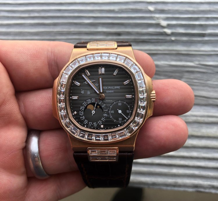 Patek Philippe Nautilus 5724r-001 Rose Gold Nautilus
