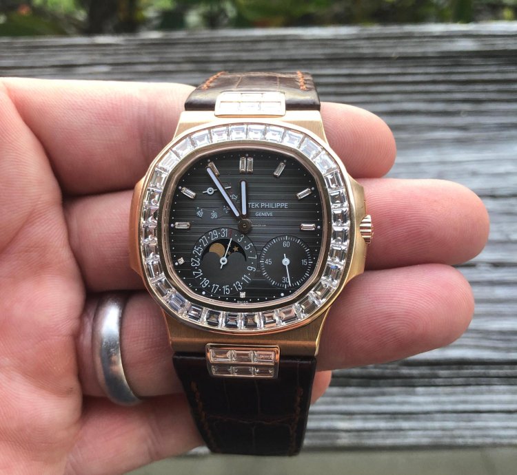 Patek Philippe Nautilus 5724r-001 Rose Gold Nautilus