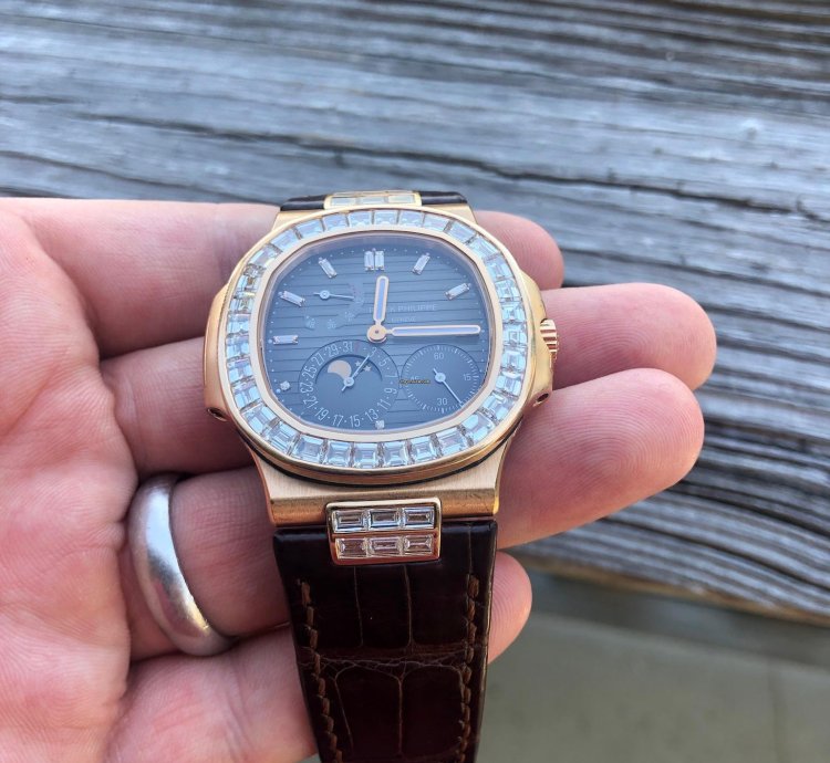 Patek Philippe Nautilus 5724r-001 Rose Gold Nautilus