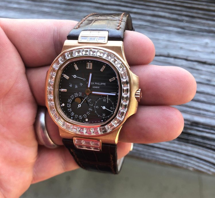 Patek Philippe Nautilus 5724r-001 Rose Gold Nautilus