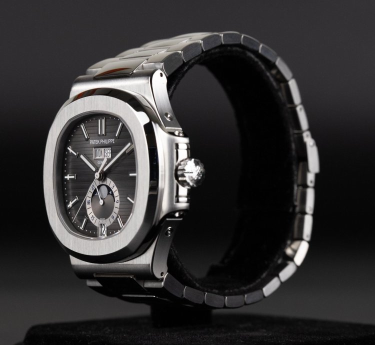 Patek Philippe Nautilus 5726 1a Nautilus Annual Calendar Grey Dial