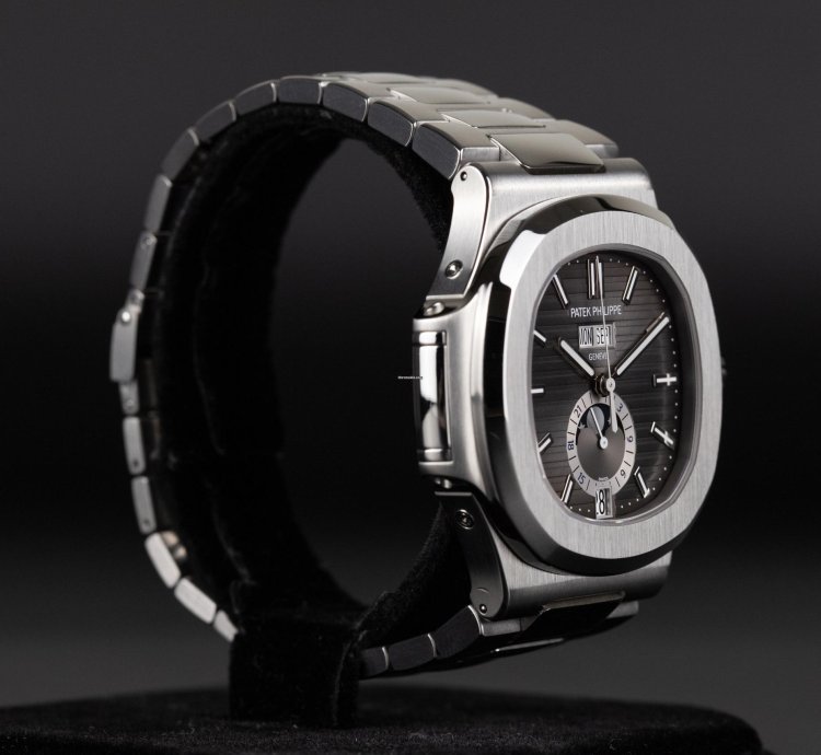 Patek Philippe Nautilus 5726 1a Nautilus Annual Calendar Grey Dial