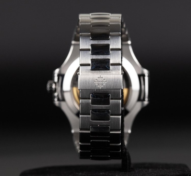 Patek Philippe Nautilus 5726 1a Nautilus Annual Calendar Grey Dial