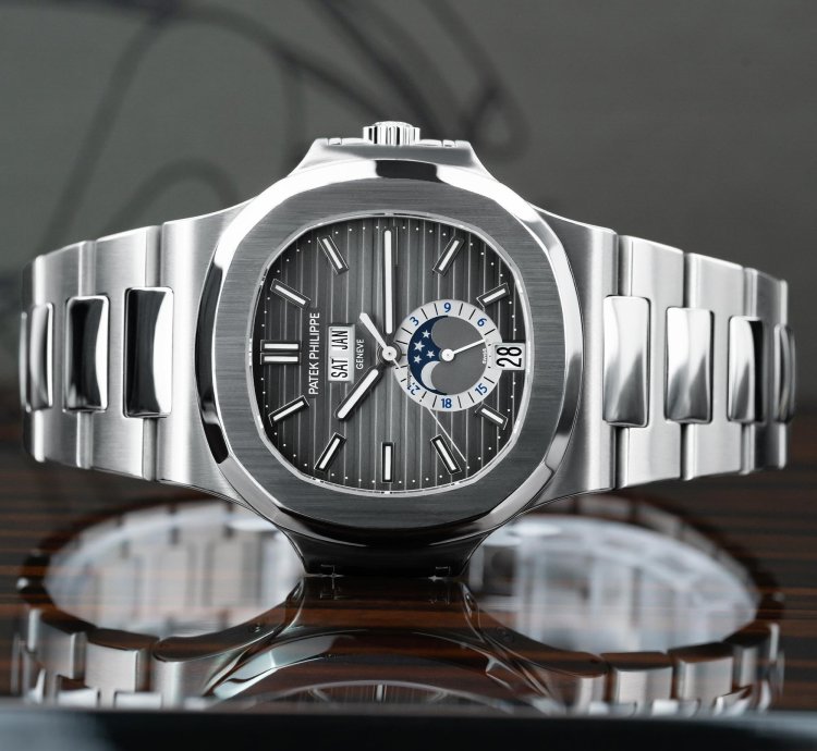 Patek Philippe Nautilus 5726 1a-001 - 2014 Full Set Serviced By Patek 2020 - Steel 40 5mm Grey Dial