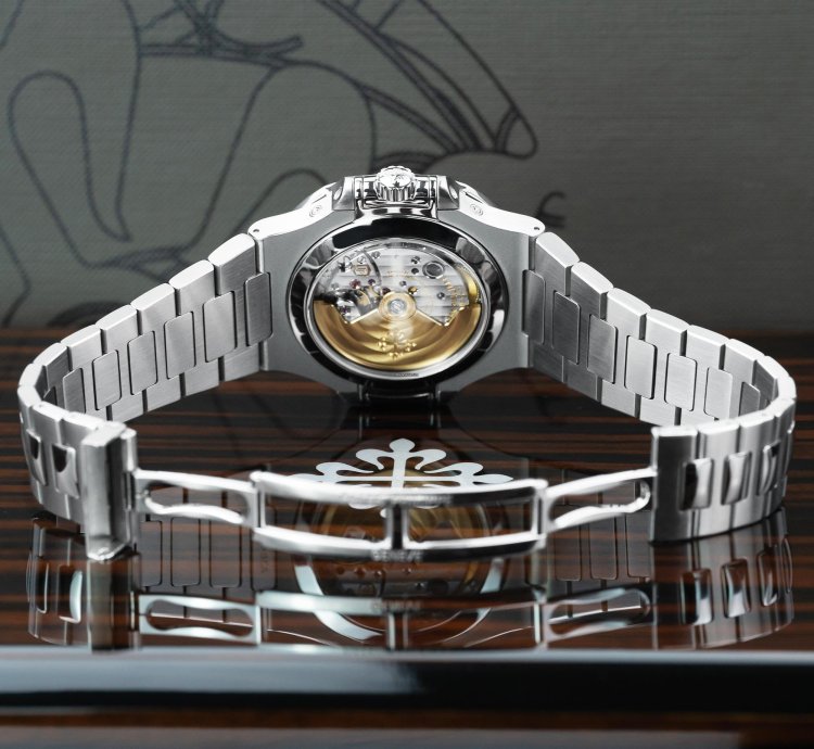 Patek Philippe Nautilus 5726 1a-001 - 2014 Full Set Serviced By Patek 2020 - Steel 40 5mm Grey Dial