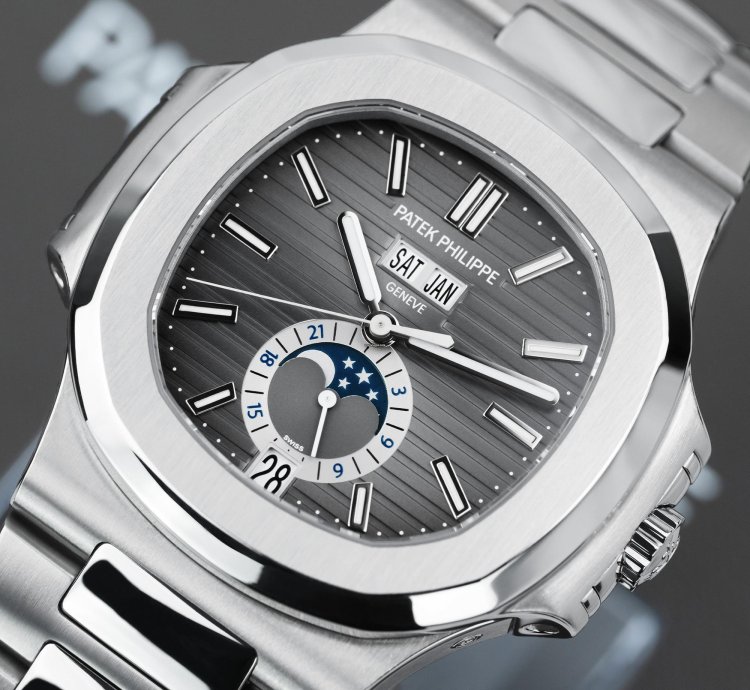 Patek Philippe Nautilus 5726 1a-001 - 2014 Full Set Serviced By Patek 2020 - Steel 40 5mm Grey Dial