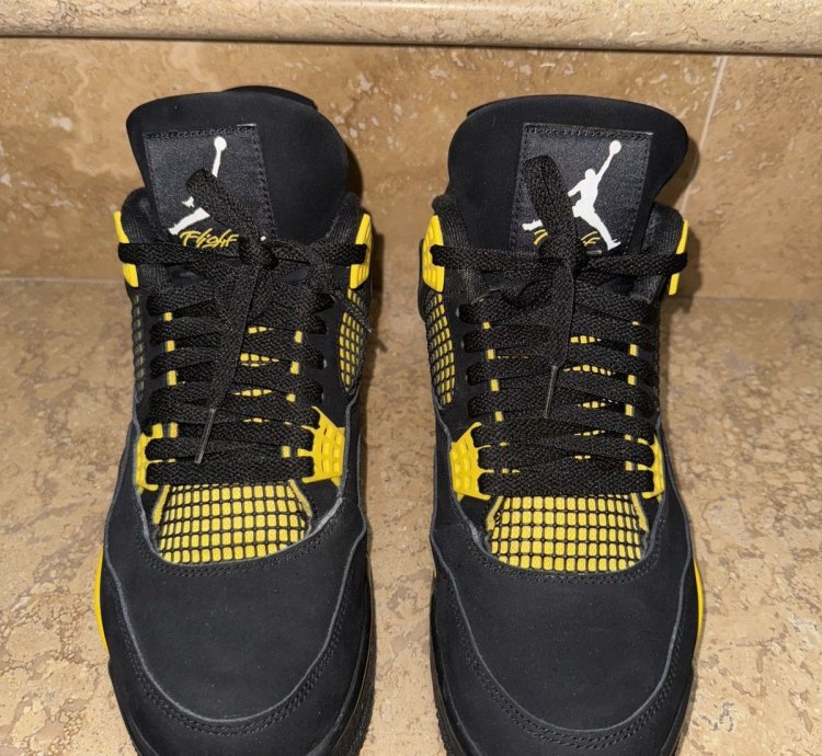 Air Jordan 4 Retro Thunder