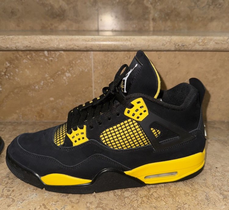 Air Jordan 4 Retro Thunder