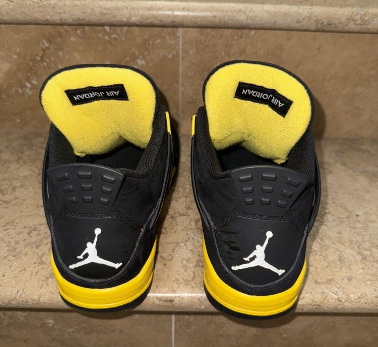 Air Jordan 4 Retro Thunder