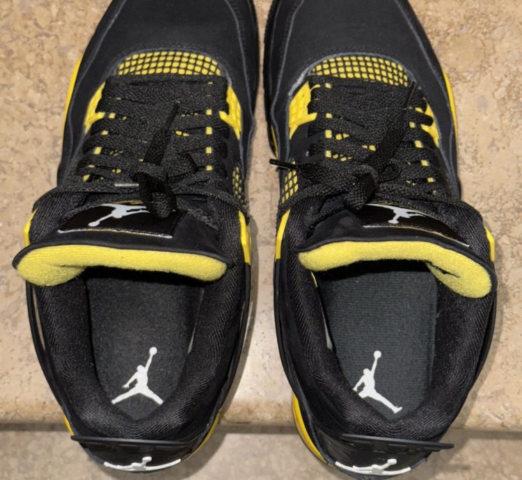 Air Jordan 4 Retro Thunder