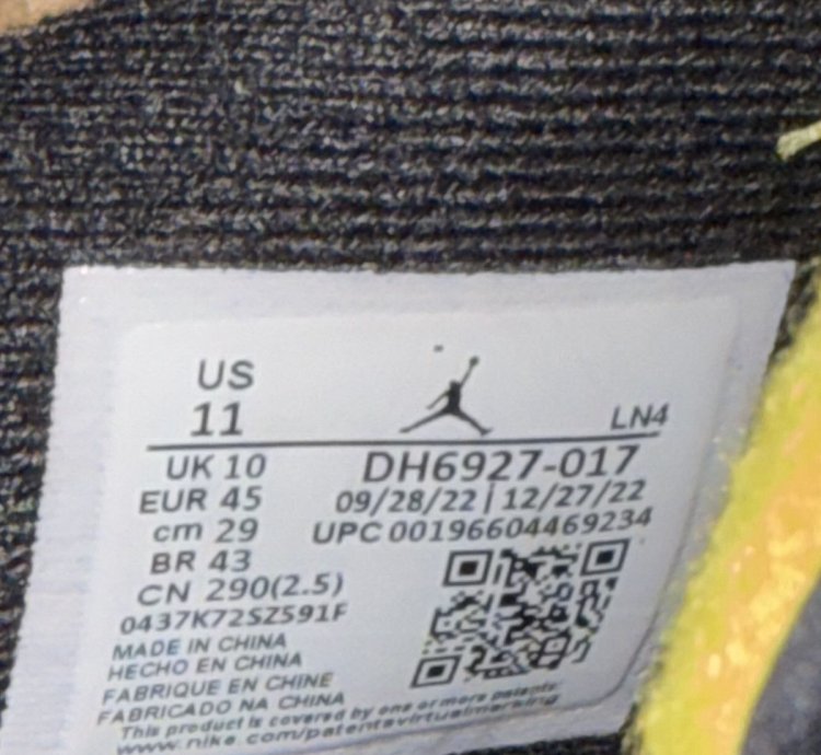 Air Jordan 4 Retro Thunder