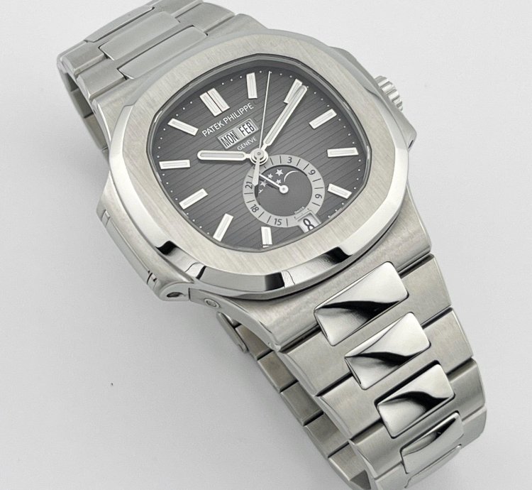 Patek Philippe Nautilus 5726 1a-001 Annual Calendar Moon Phases Stainless Steel 2017