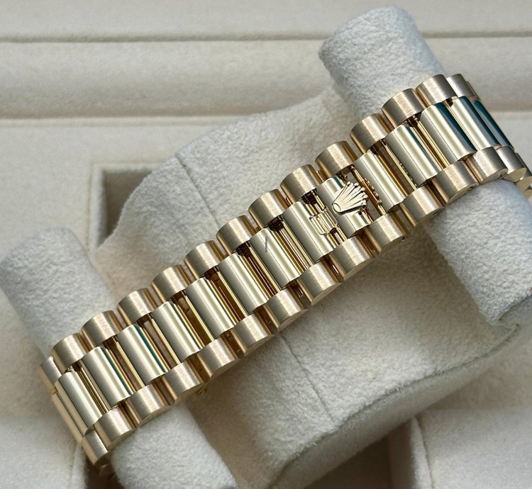 Rolex Day-date 40 Black Baguette