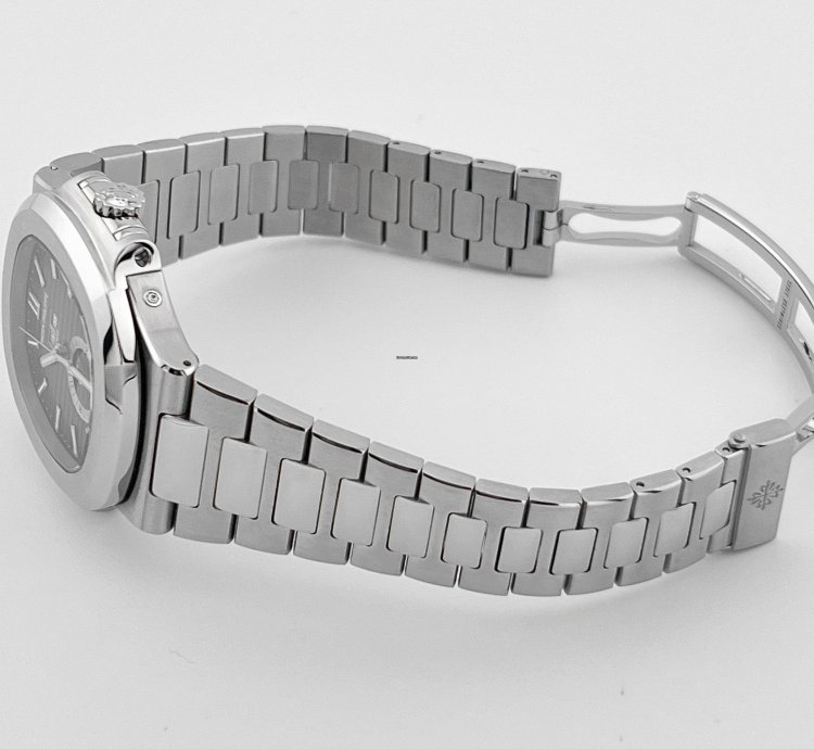 Patek Philippe Nautilus 5726 1a-001 Annual Calendar Moon Phases Stainless Steel 2017