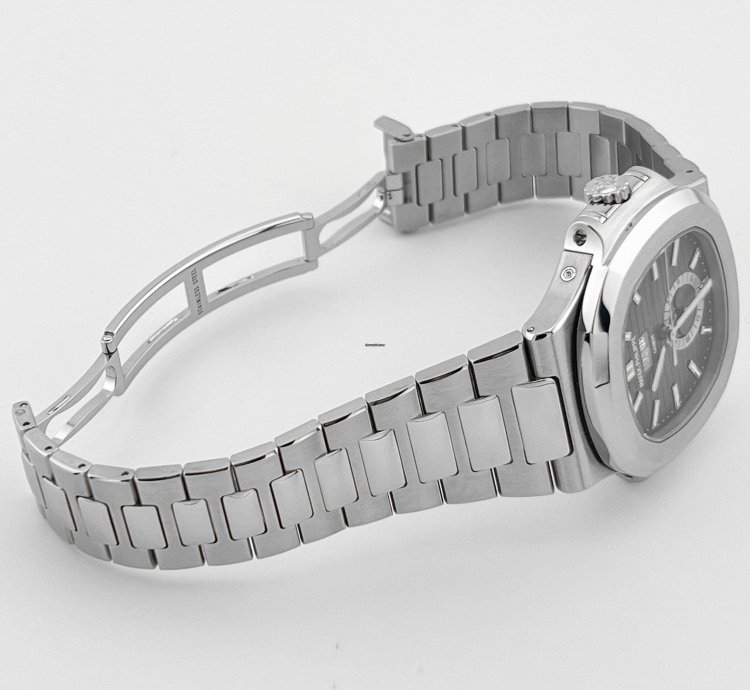 Patek Philippe Nautilus 5726 1a-001 Annual Calendar Moon Phases Stainless Steel 2017